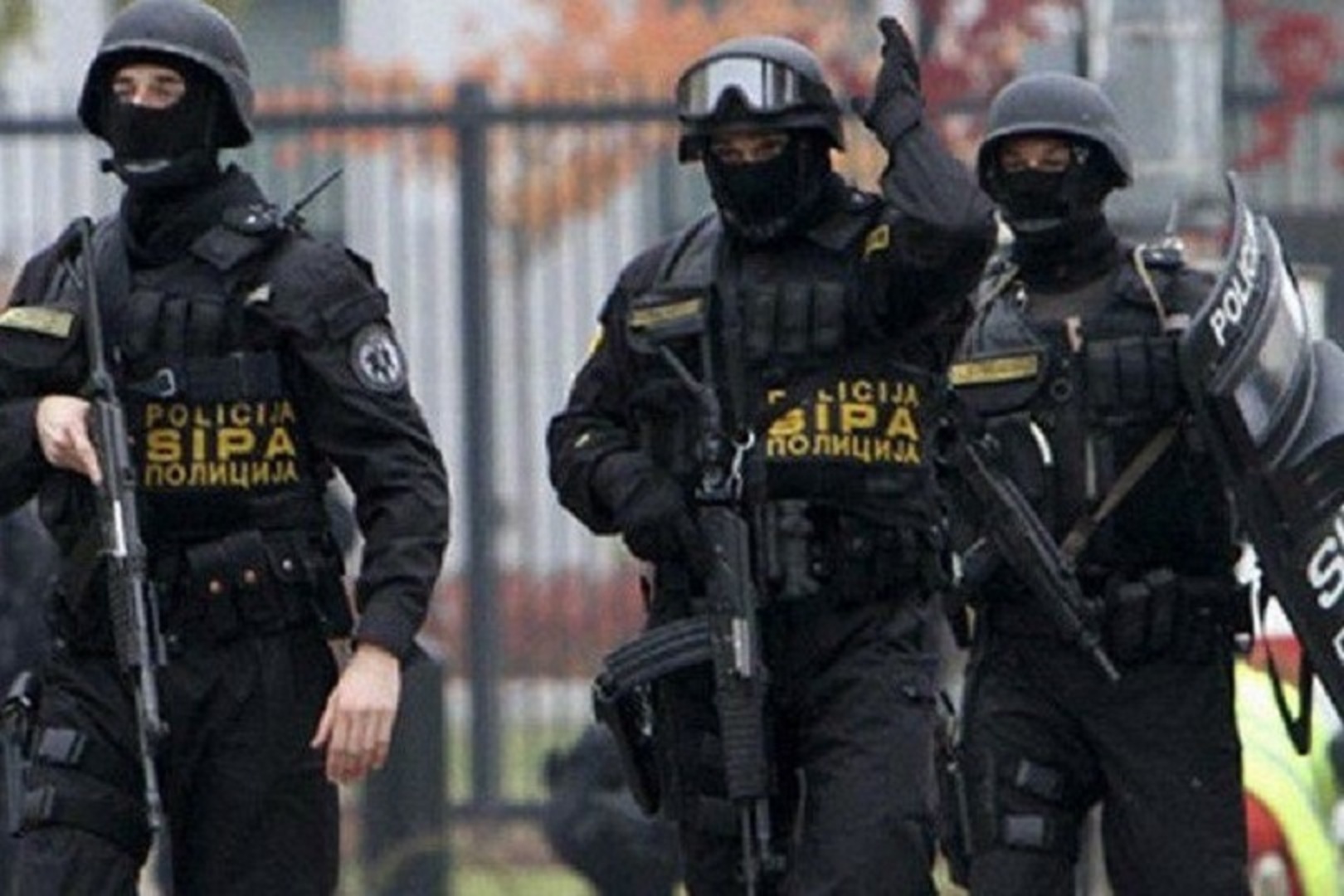 Velika policijska akcija među migrantima u Blažuju. Upalo 300 policajaca - slika 1
