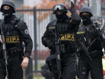 Velika policijska akcija među migrantima u Blažuju. Upalo 300 policajaca
