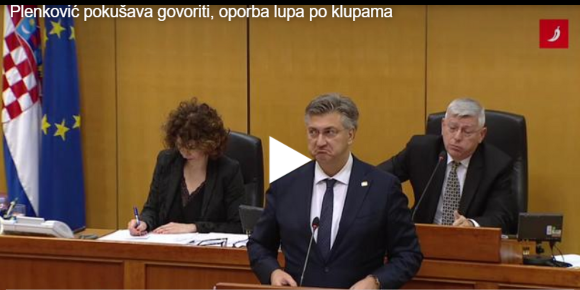 Haos u Saboru: Opozicija ne da Plenkoviću da govori - slika 1