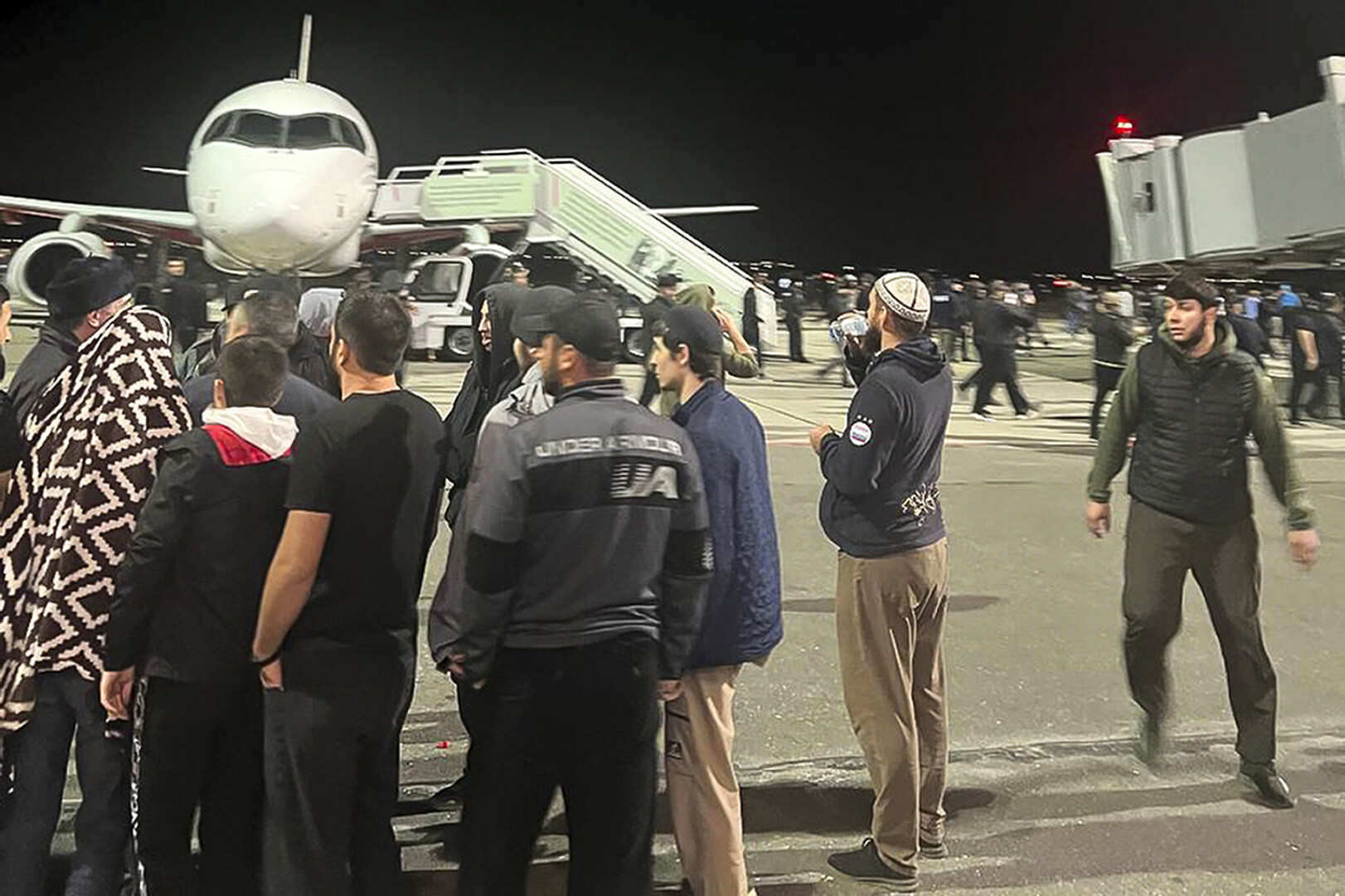 Neredi na aerodromu u Rusiji, blokirali avion iz Izraela - slika 1
