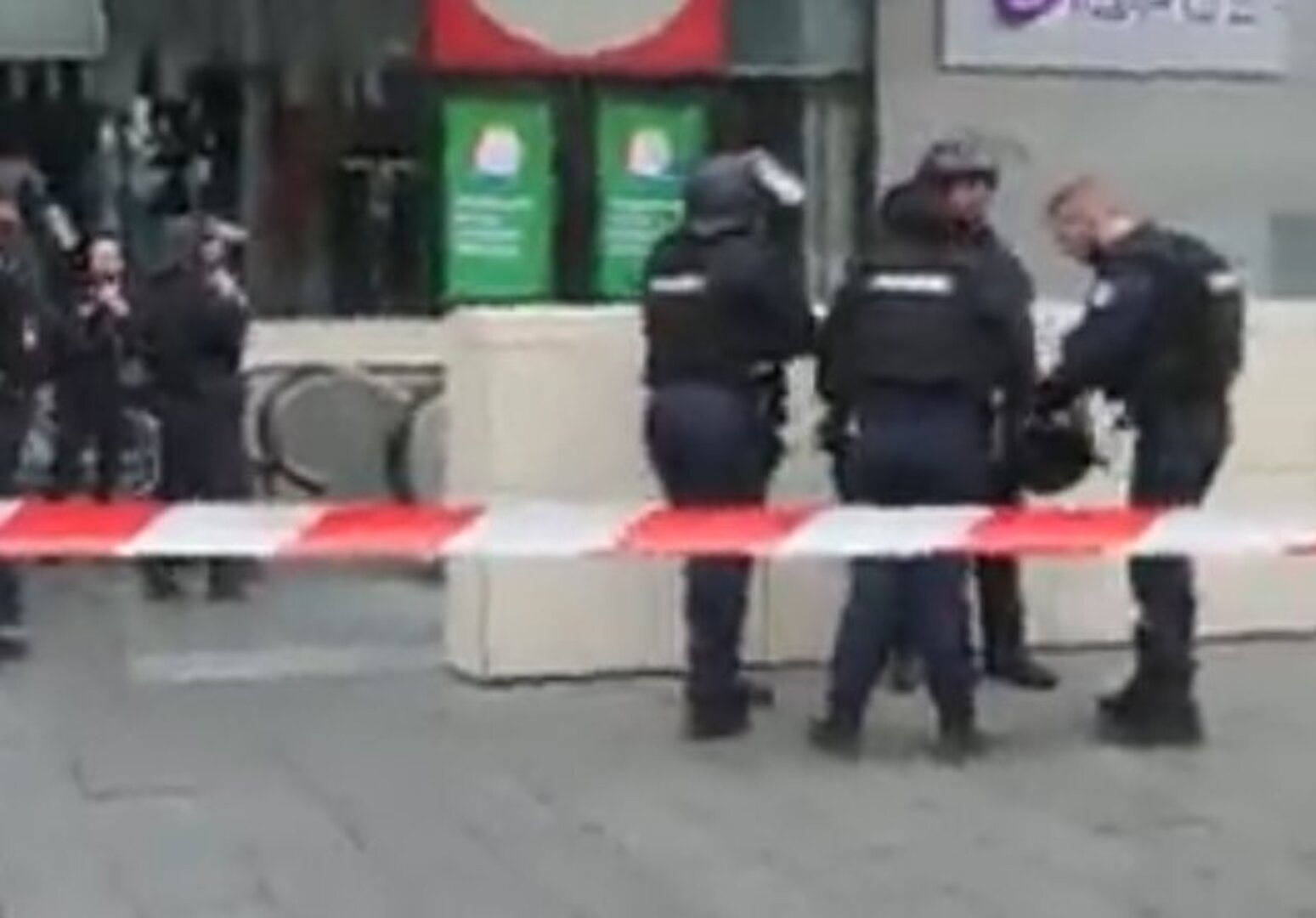 Policija u Parizu upucala ženu koja je uzvikivala "Allahu Ekber" - slika 1