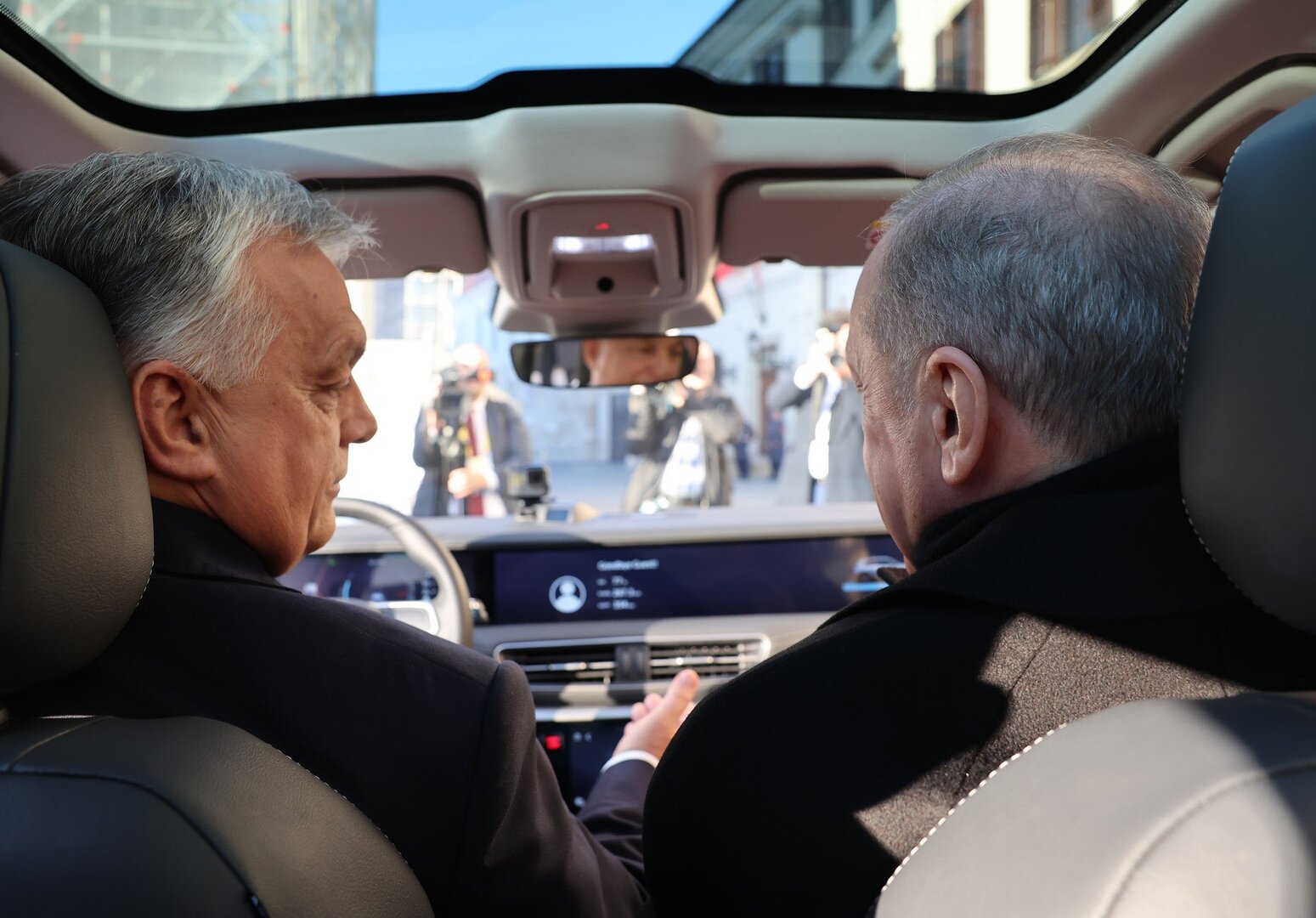 Erdogan Orbanu poklonio turski električni automobil - slika 4