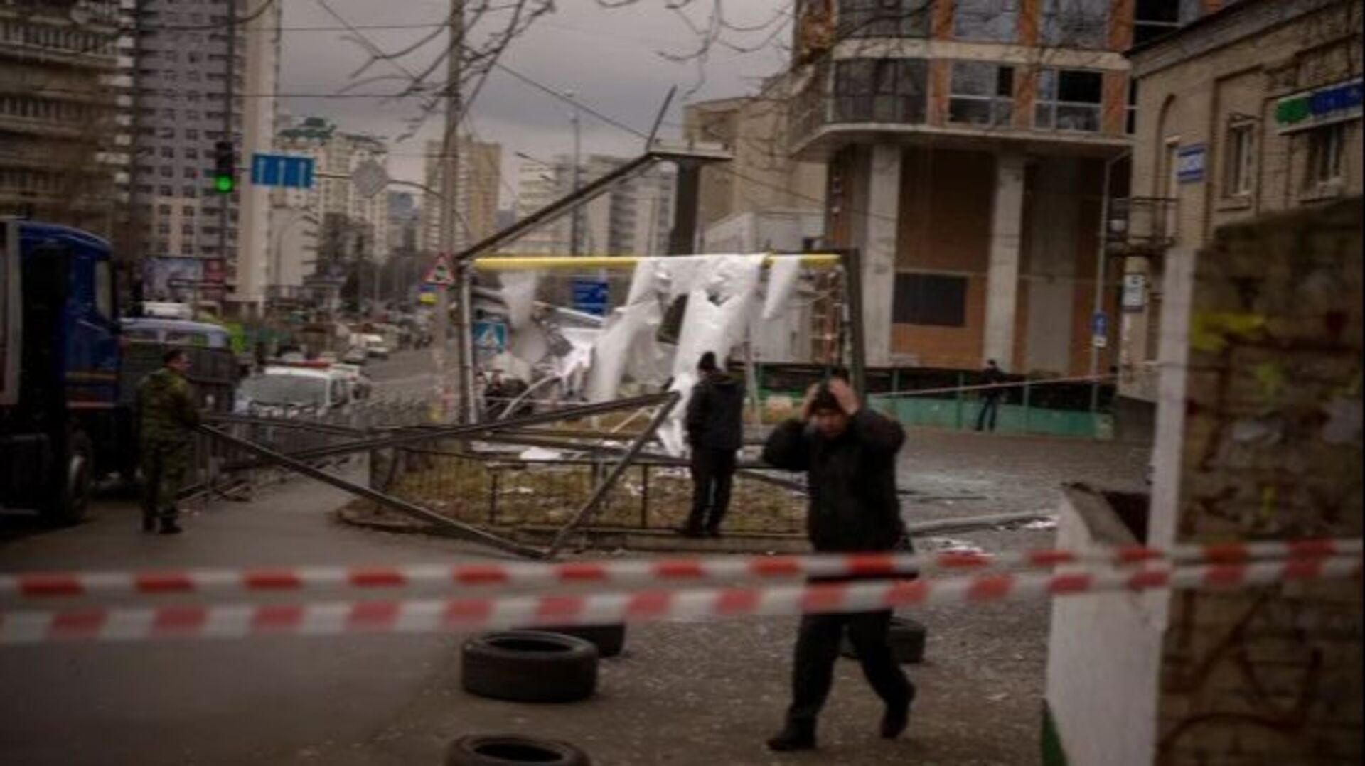 Broj žrtava u ruskom zračnom napadu na Kijev porastao na 32 - slika 1