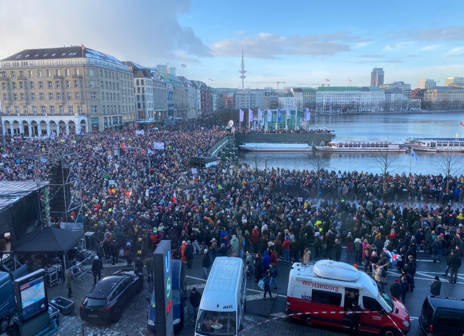 Ogromni protesti protiv desnice u Hamburgu - slika 1