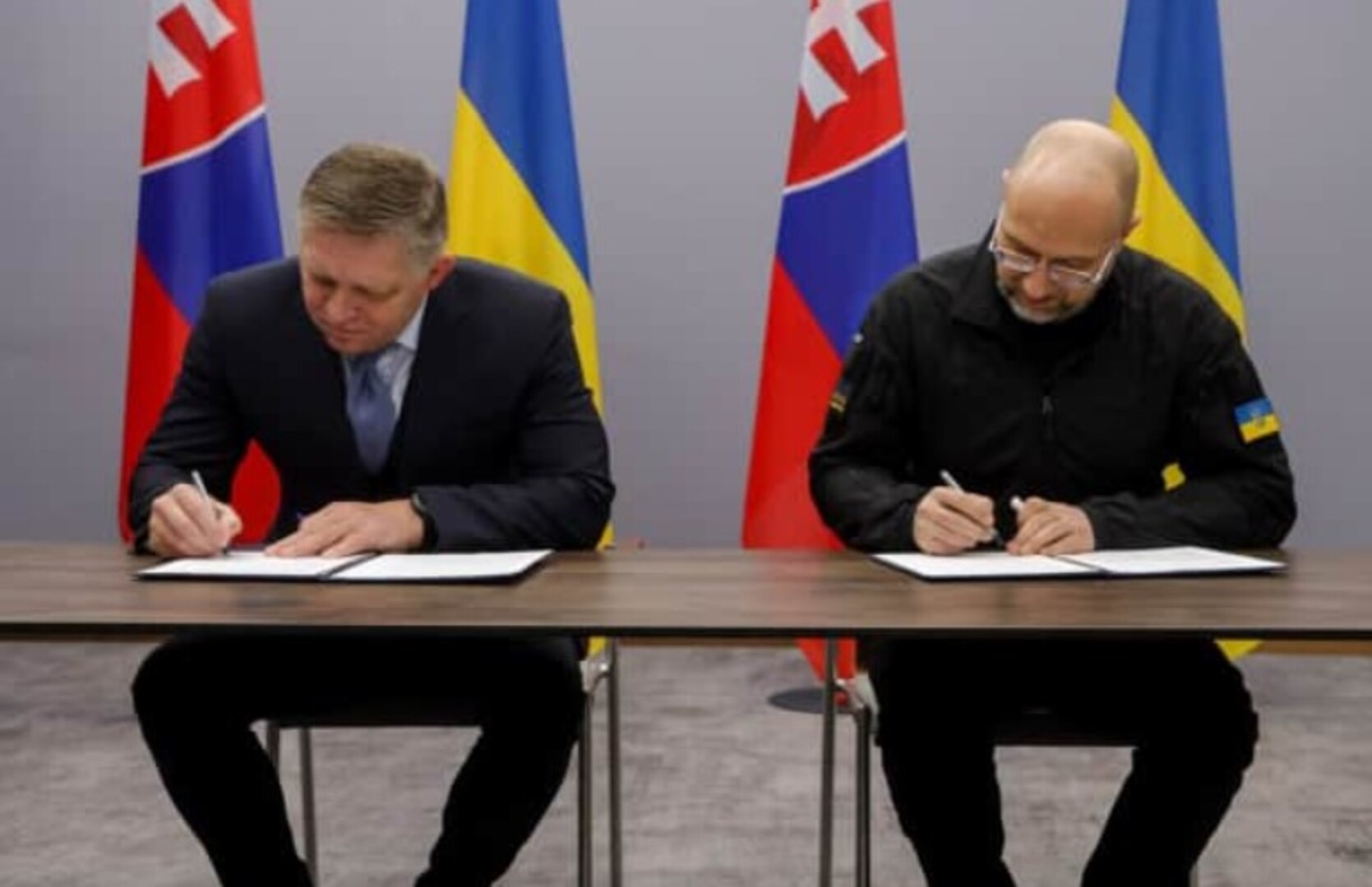 Fico: Slovačko oružje ipak može u Ukrajinu - slika 1