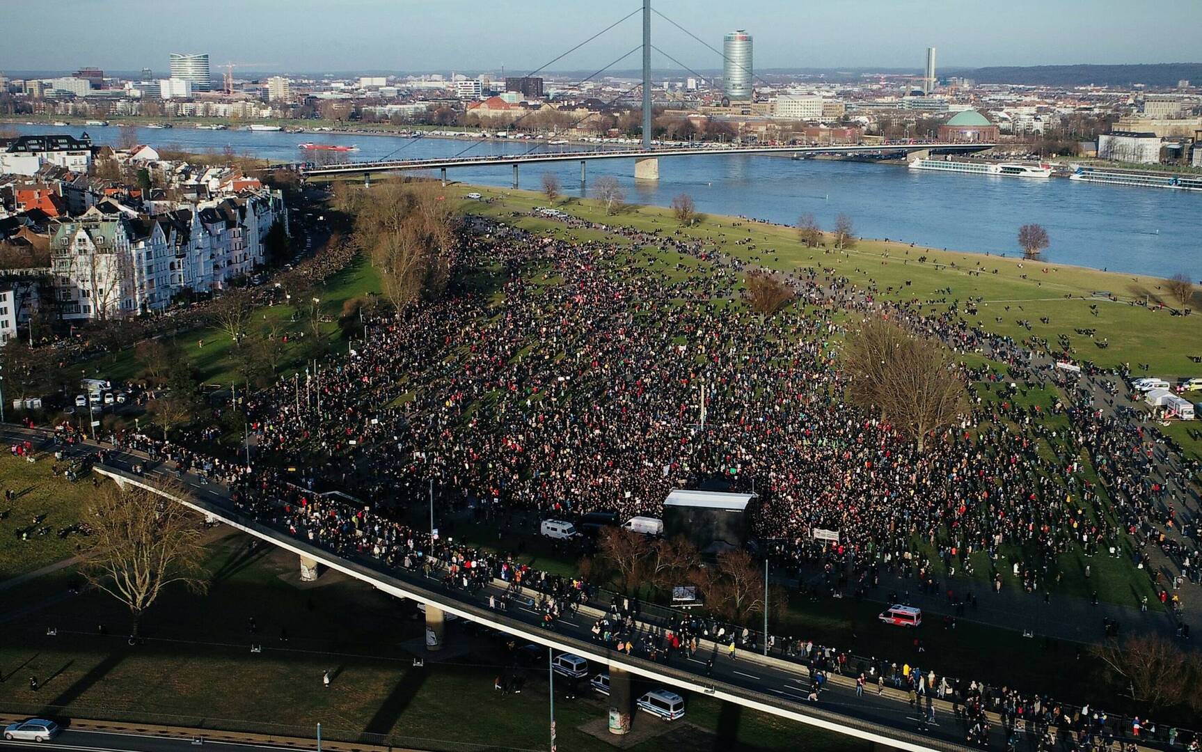Stotine hiljada ljudi u Njemačkoj na protestima protiv ekstremista - slika 1