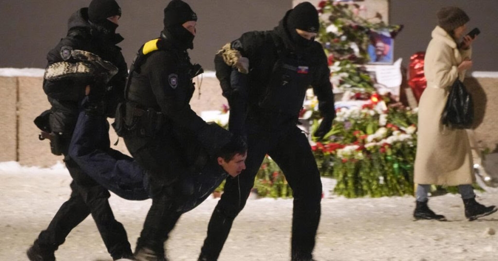 Više od 400 uhapšenih zbog odavanja počasti Alekseju Navaljnom - slika 1