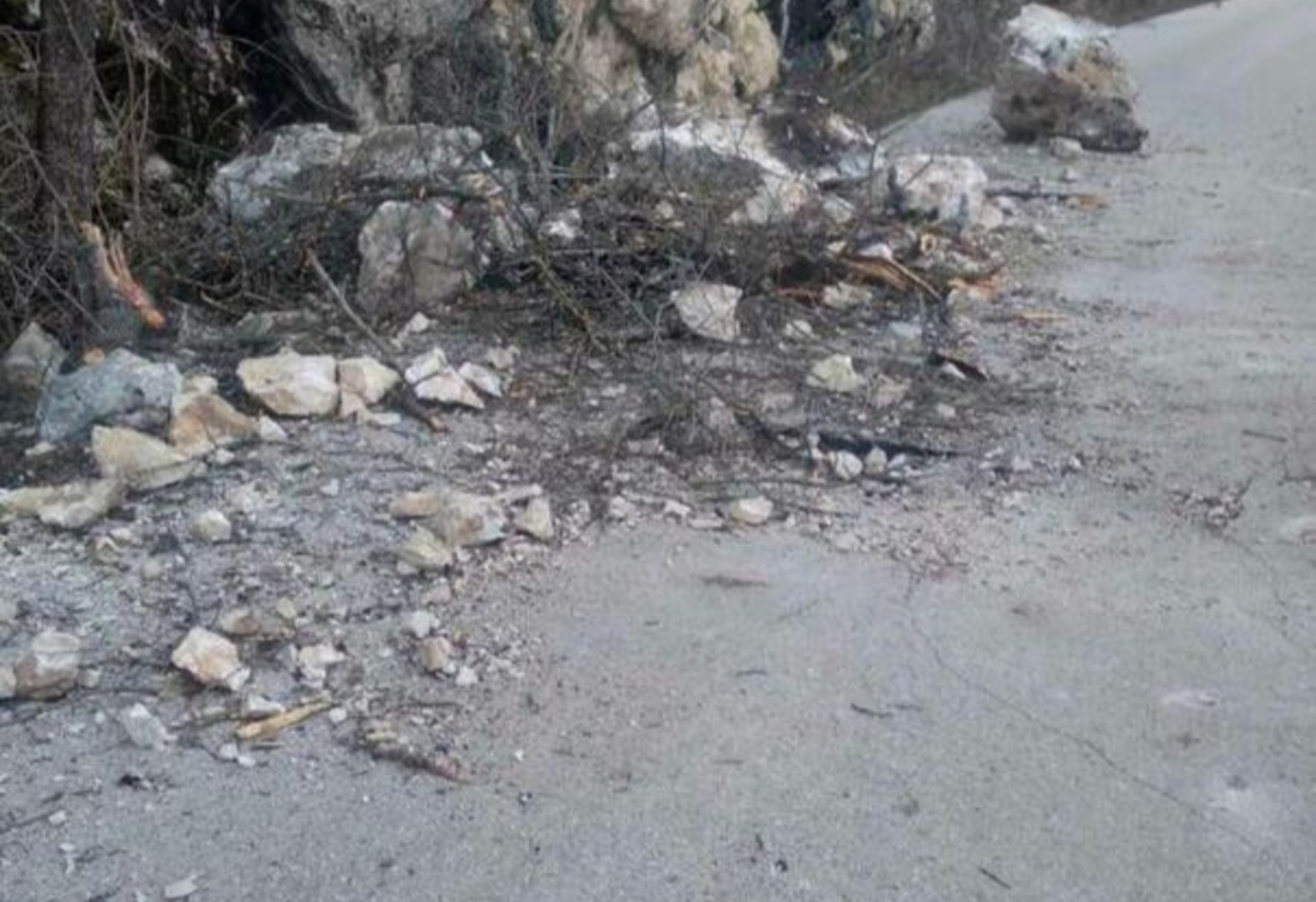 U zemljotresu u Crnoj Gori popucale kuće, štale, oštećeni krovovi, odroni - slika 1