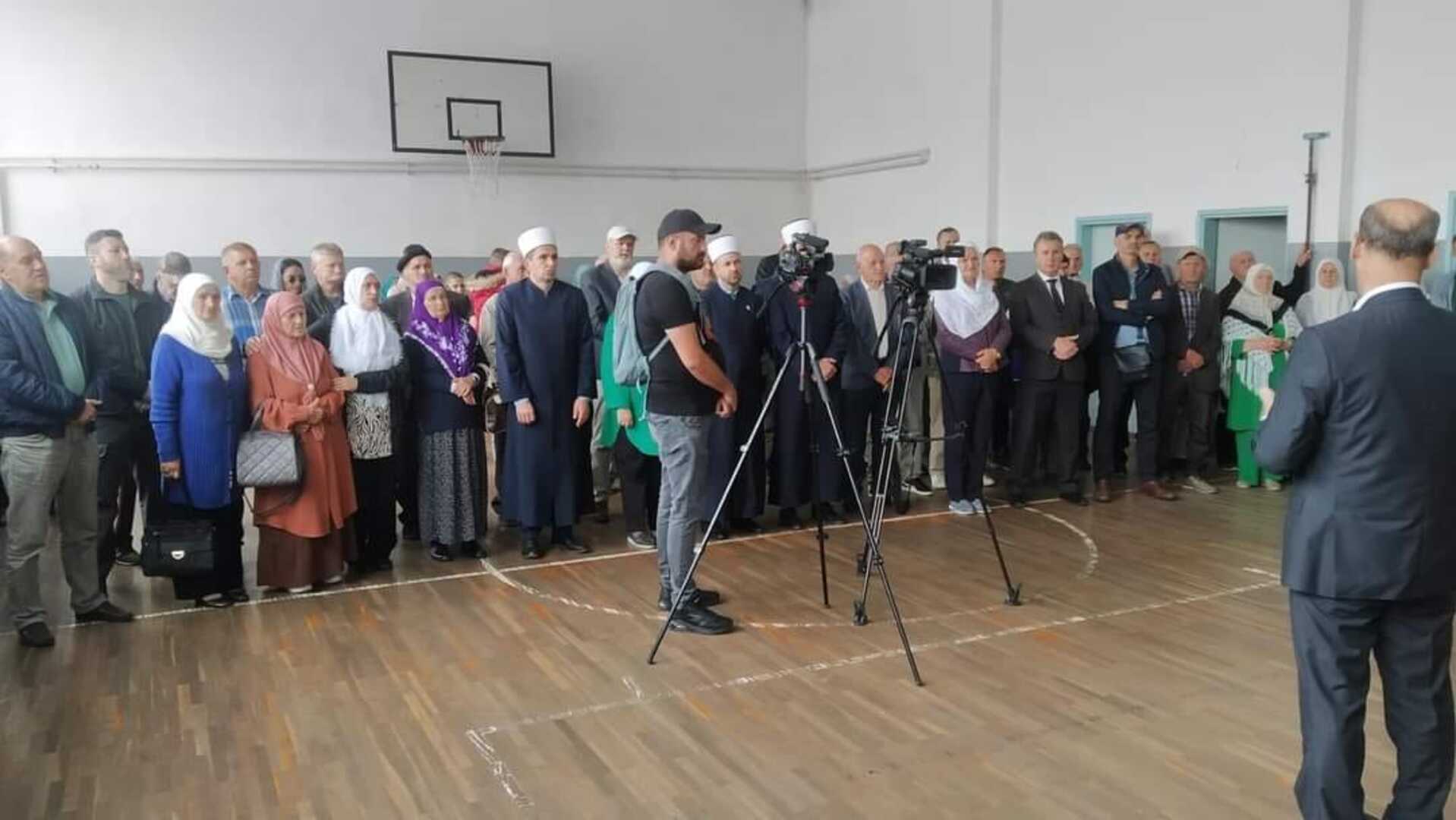 Žrtve iz bratunačkih logora danas obišle mjesta na kojima su bili mučeni - slika 5