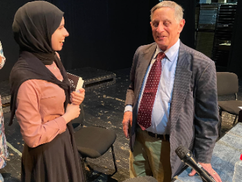 Roy Gutman u Tuzli – emotivni susret sa akterima događaja o kojima je u ratu pisao