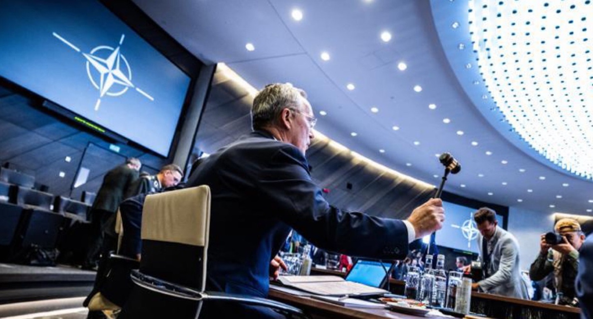 Stoltenberg: Razmatramo stavljanje nuklearnog oružja u pripravnost - slika 1