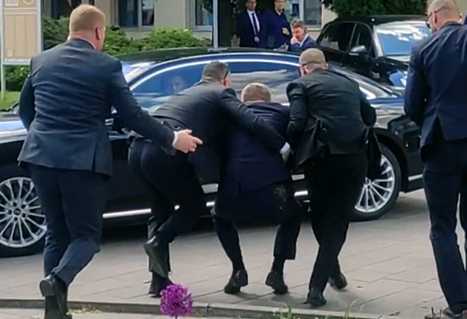 Robert Fico se uskoro vraća na posao - slika 1