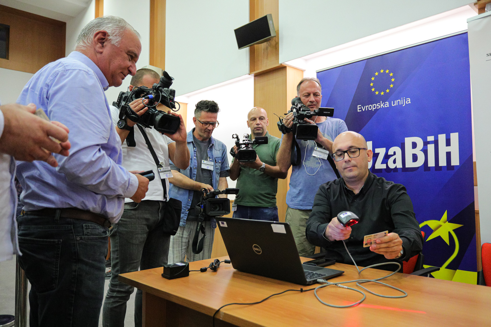 CIK dobio opremu za skeniranje izbora - slika 3