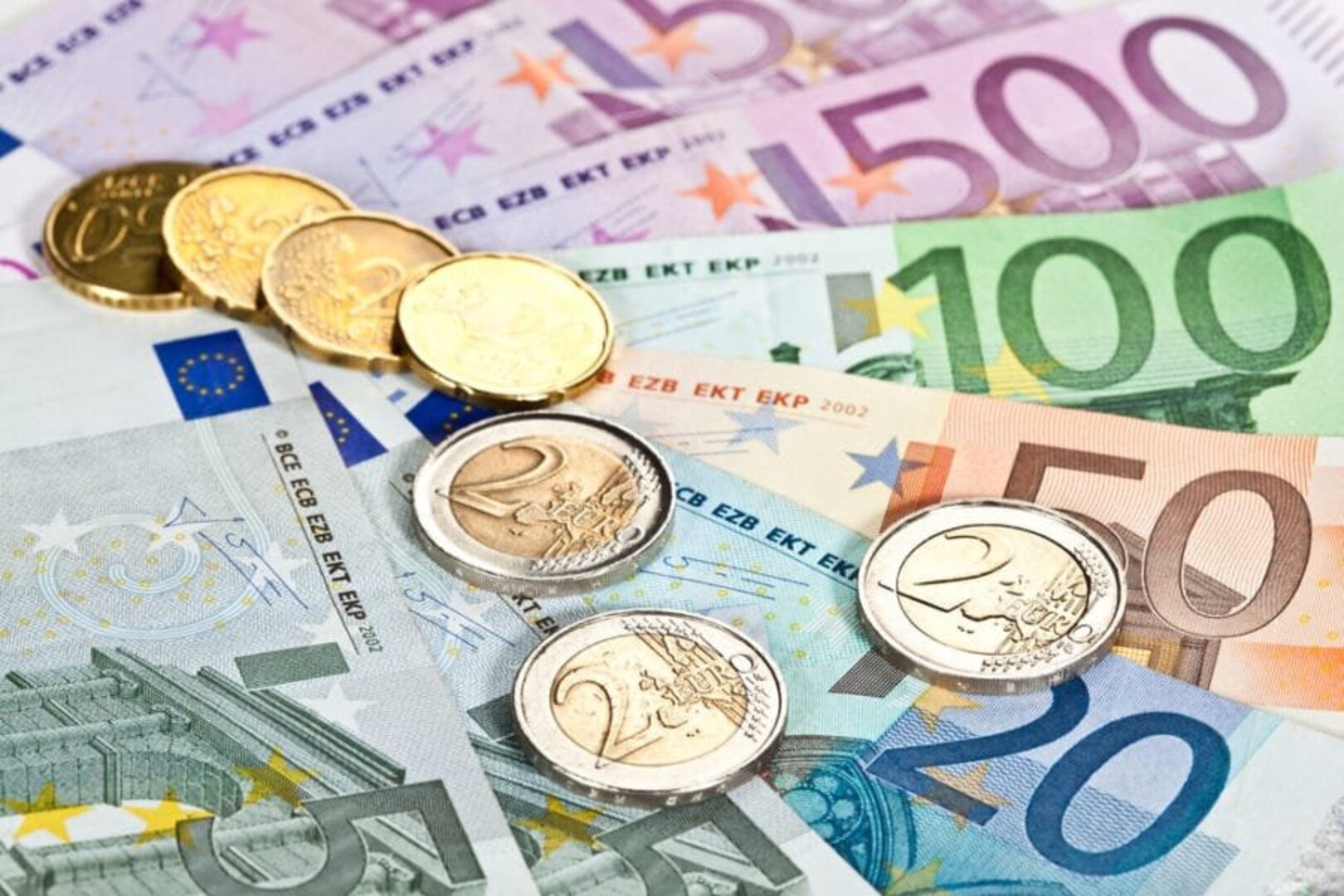 Euro oslabio nakon rezultata izbora u Francuskoj - slika 1
