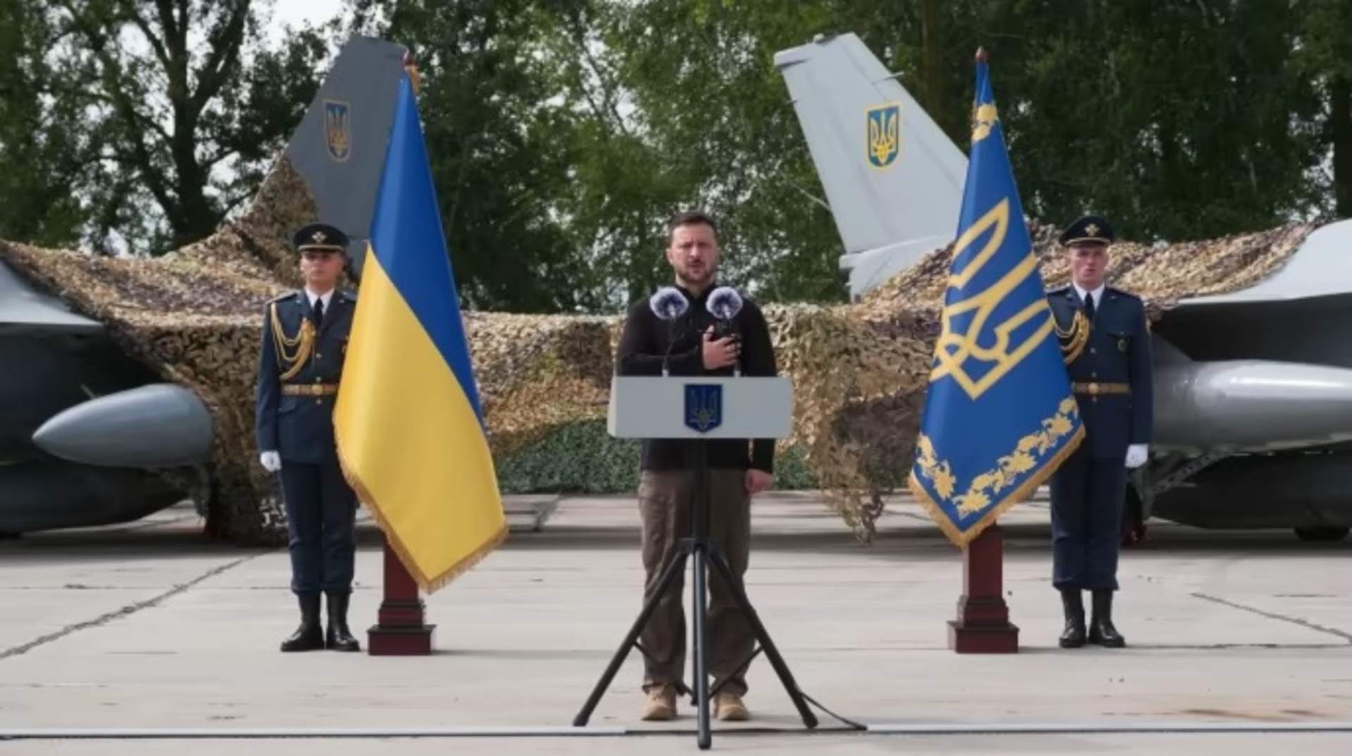 Zelenski pokazao američke borbene avione F-16. Konačno su stigli - slika 1