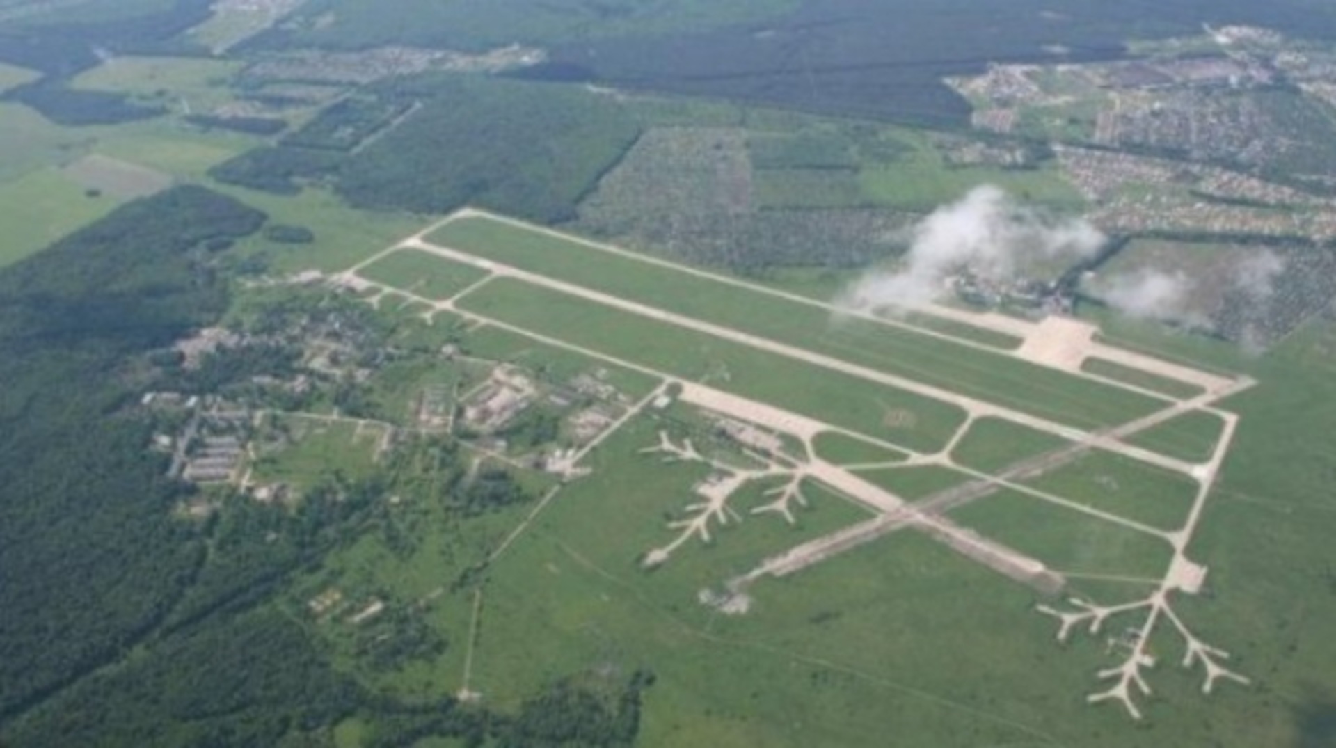 Ukrajinci izveli najveći napad do sada na aerodrome u Rusiji - slika 1