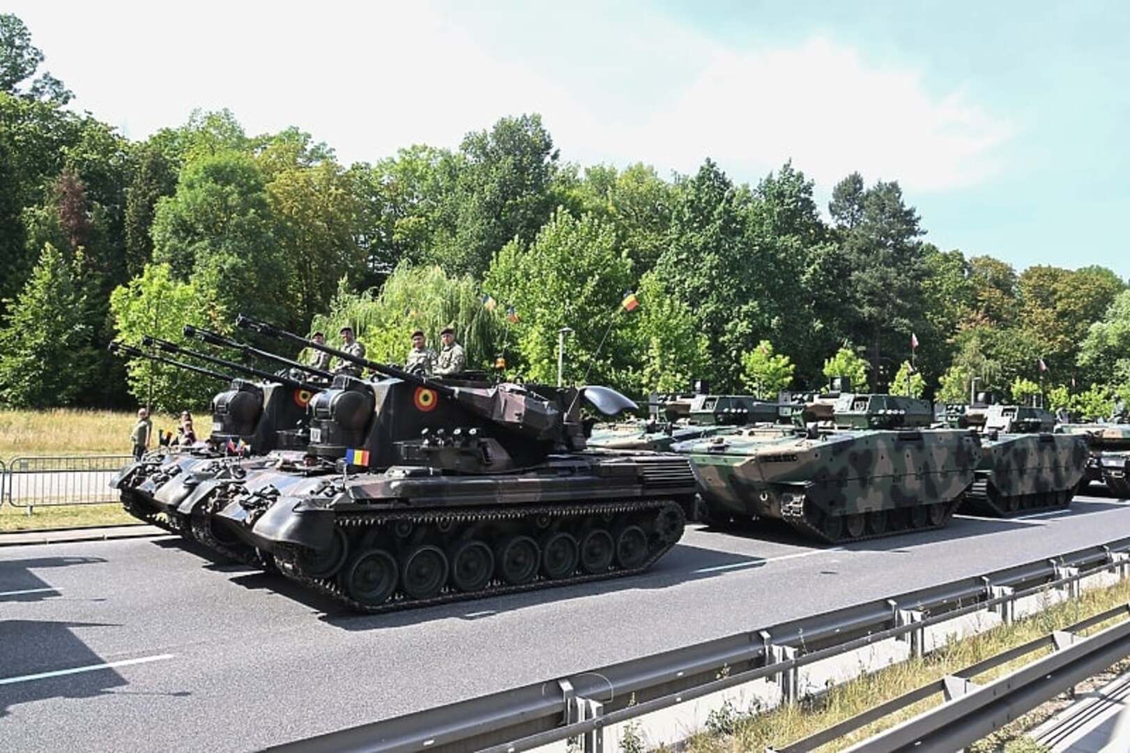 Poljaci u Varšavi priredili veliku vojnu paradu - slika 1