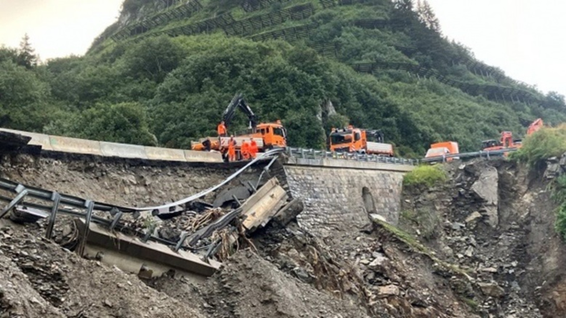 Austriju "potopili" pljuskovi. Proradila brojna klizišta - slika 1