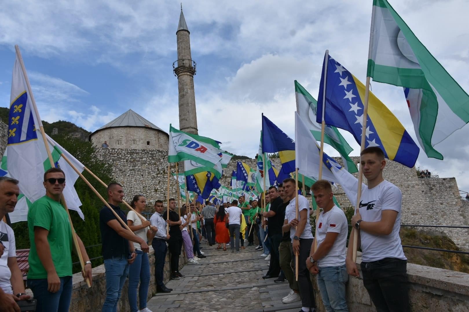 Izetbegović u Travniku: Ako želite mir i stabilnost ne ponižavajte najbrojniji narod - slika 8