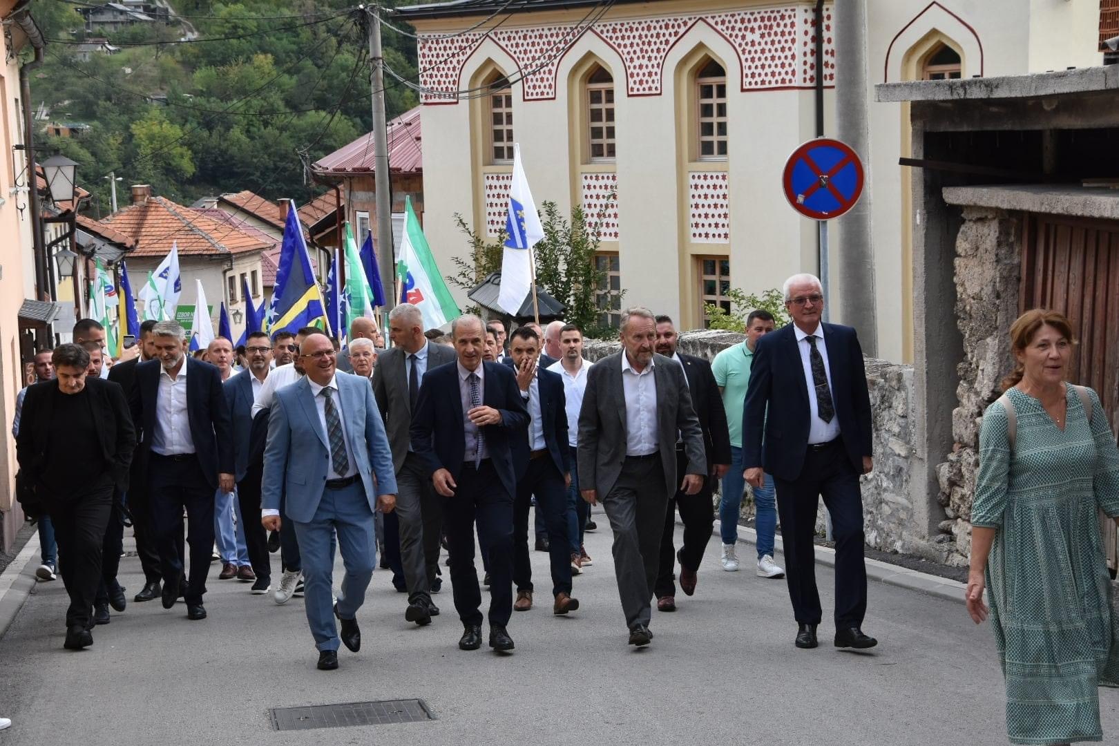 Izetbegović u Travniku: Ako želite mir i stabilnost ne ponižavajte najbrojniji narod - slika 6