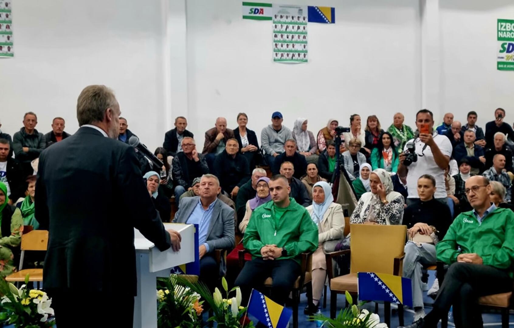Izetbegović u Srebrenici i Bratuncu: "Nemamo problem sa Srbima" - slika 11