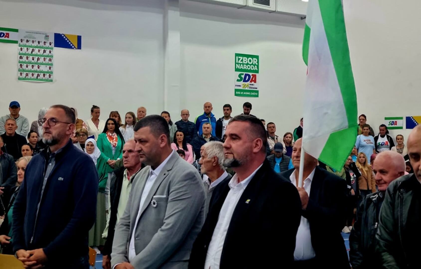 Izetbegović u Srebrenici i Bratuncu: "Nemamo problem sa Srbima" - slika 15