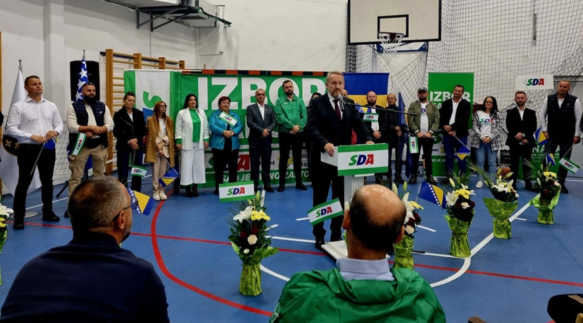 Izetbegović u Srebrenici i Bratuncu: "Nemamo problem sa Srbima" - slika 12