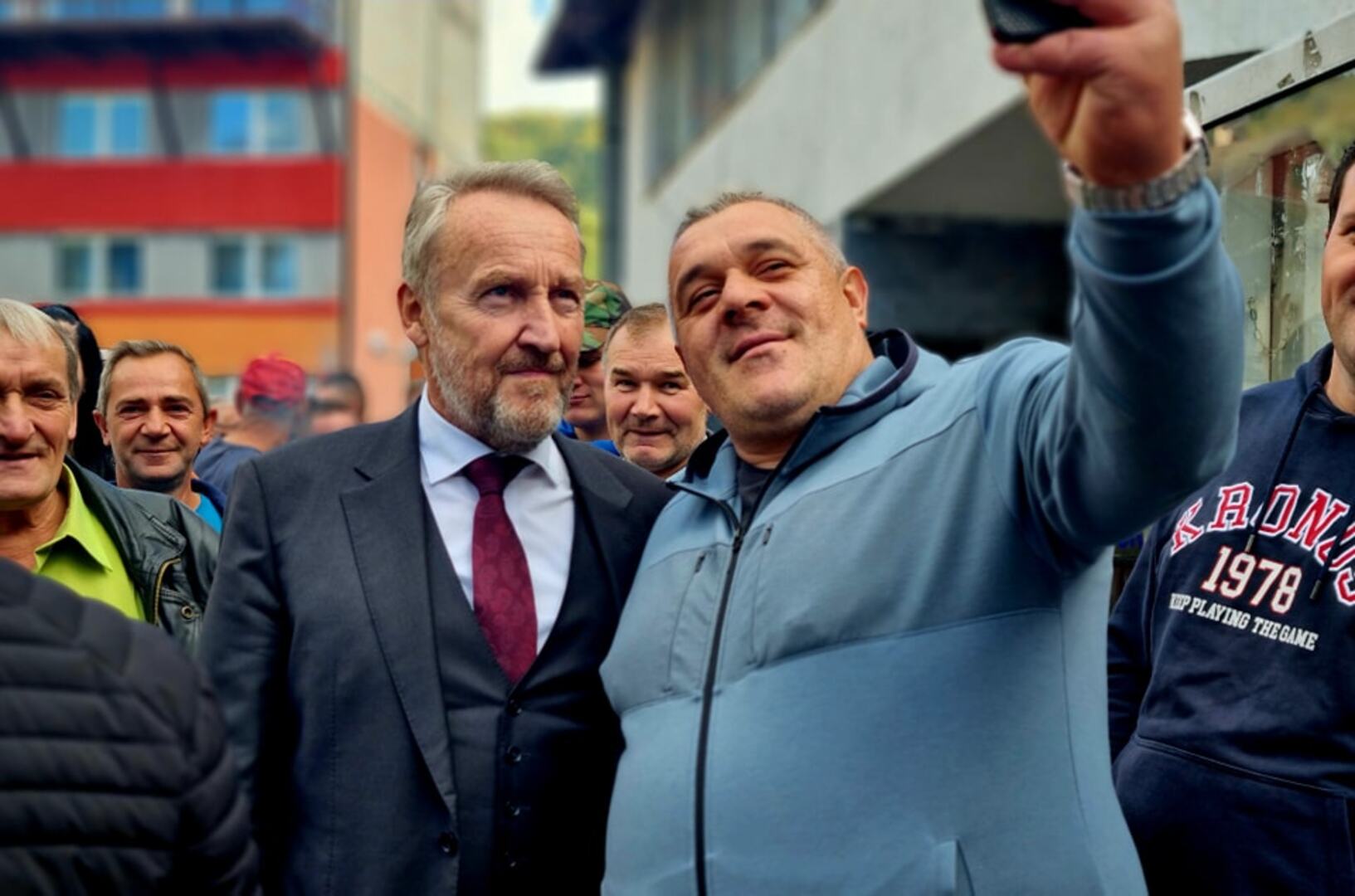 Izetbegović u Srebrenici i Bratuncu: "Nemamo problem sa Srbima" - slika 27