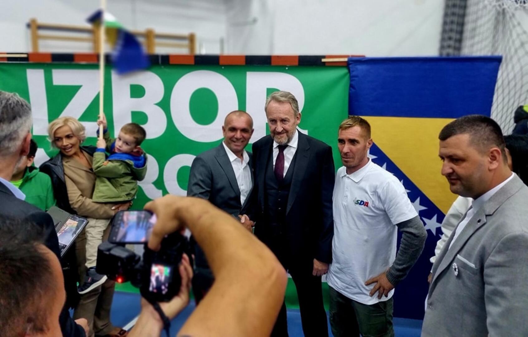 Izetbegović u Srebrenici i Bratuncu: "Nemamo problem sa Srbima" - slika 3