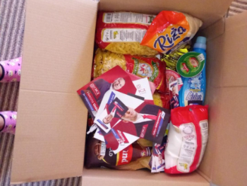 SNSD za glas daje paket - riža, makaroni, konzerva...