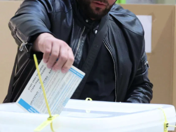 U Doboju policija došla na biračko mjesto. Glasanje prekinuto