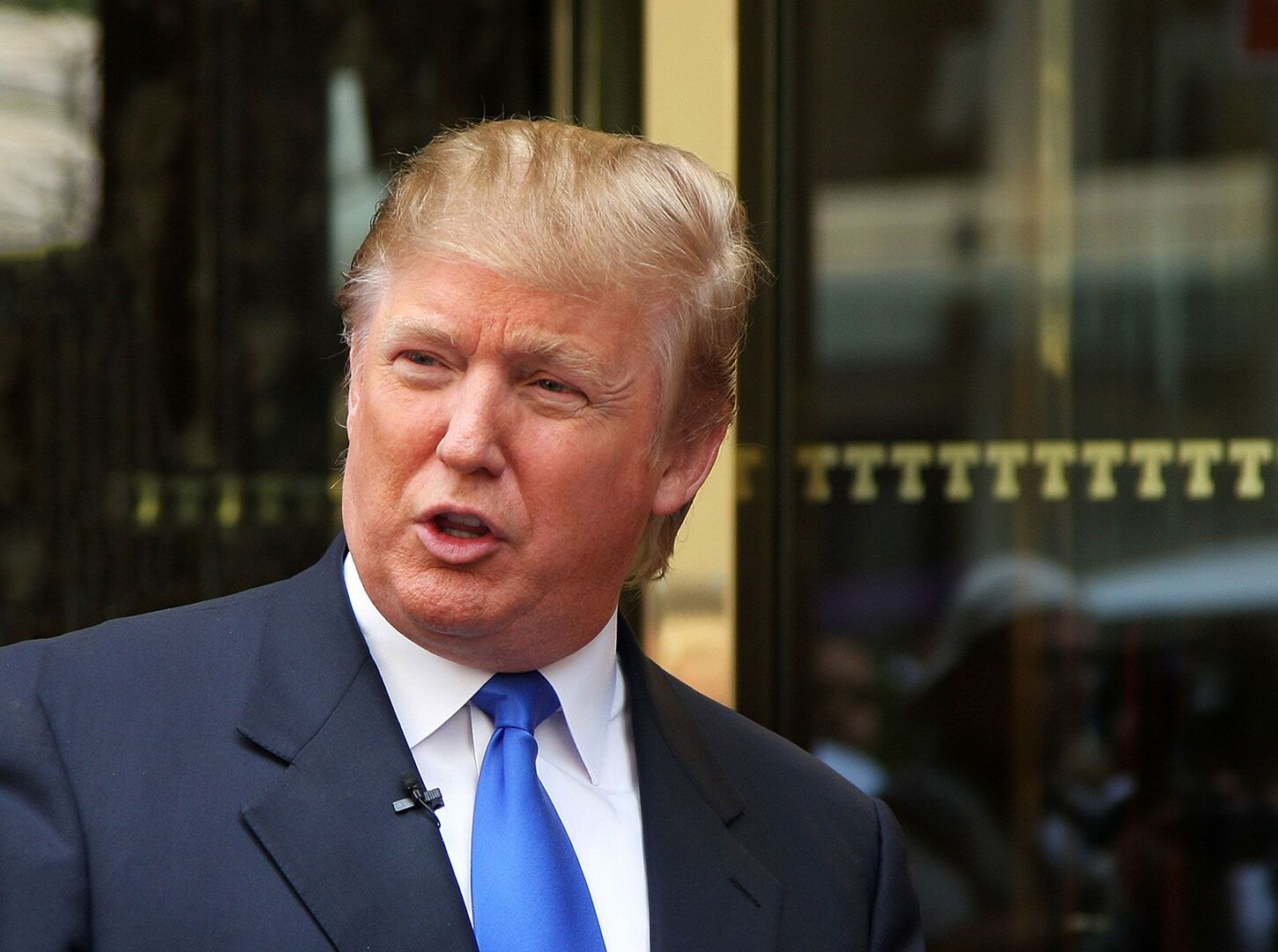 Policija zaustavila muškarca s oružjem u blizini Trumpovog skupa - slika 1
