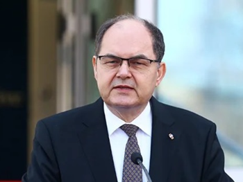 Schmidt je u izbornoj noći 2022. politički porazio Bošnjake...