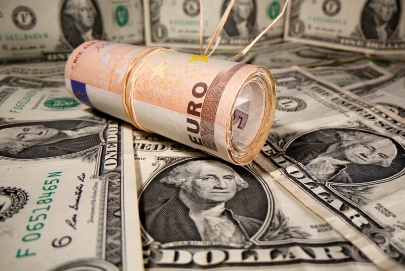 Kriza u njemačkoj vladi potresa euro, dolar raste - slika 1