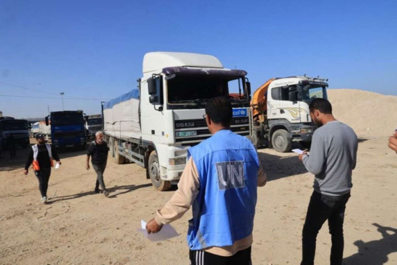 Izrael: U Gazu ušlo 15 kamiona humanitarne pomoći - slika 1