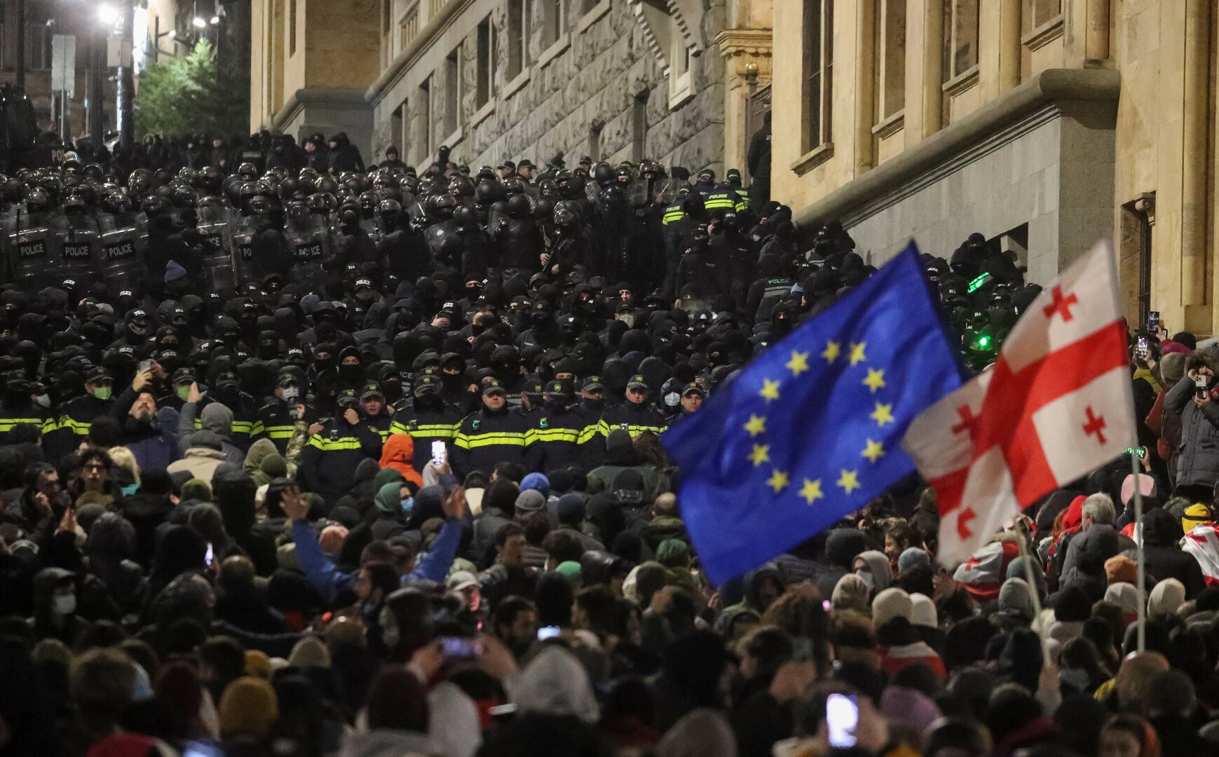 Gruzija: Stotine hiljada demonstranata blokiralo centar - slika 3