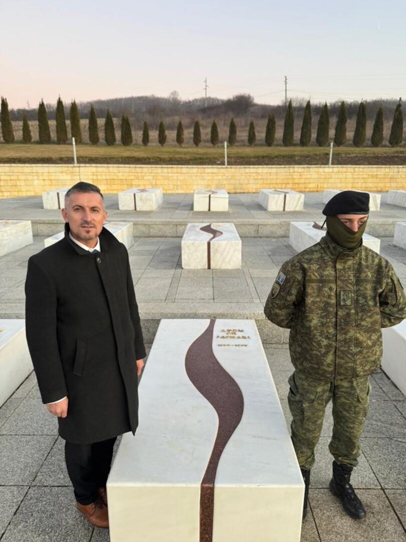 Delegacija iz BiH posjetila Memorijalni centar Adem Jašari na Kosovu - slika 5