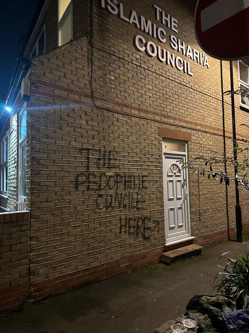 Antimuslimanski grafiti na školama i džamijama u Londonu - slika 4