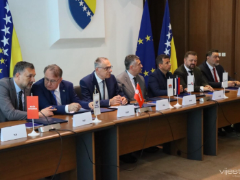 Trojke i slova: Besmisleni koalicijski sporazum nove “parlamentarne trećine”