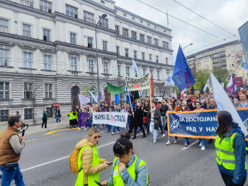 Bošnjaci, ne čekajte moralnu revoluciju u Beogradu, dočekajte krizu!