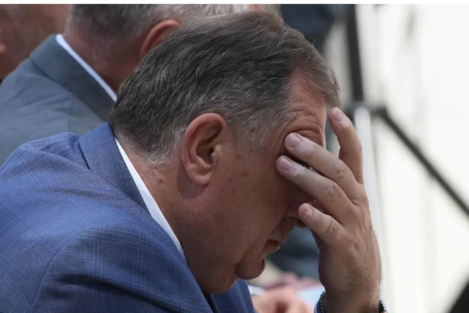Zahvaljujući Schmidtu, Dodik ostaje predsjednik SNSD-a i u politici je... - slika 1