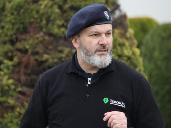 Musa i Tuta: Besposlen pop i jariće krsti