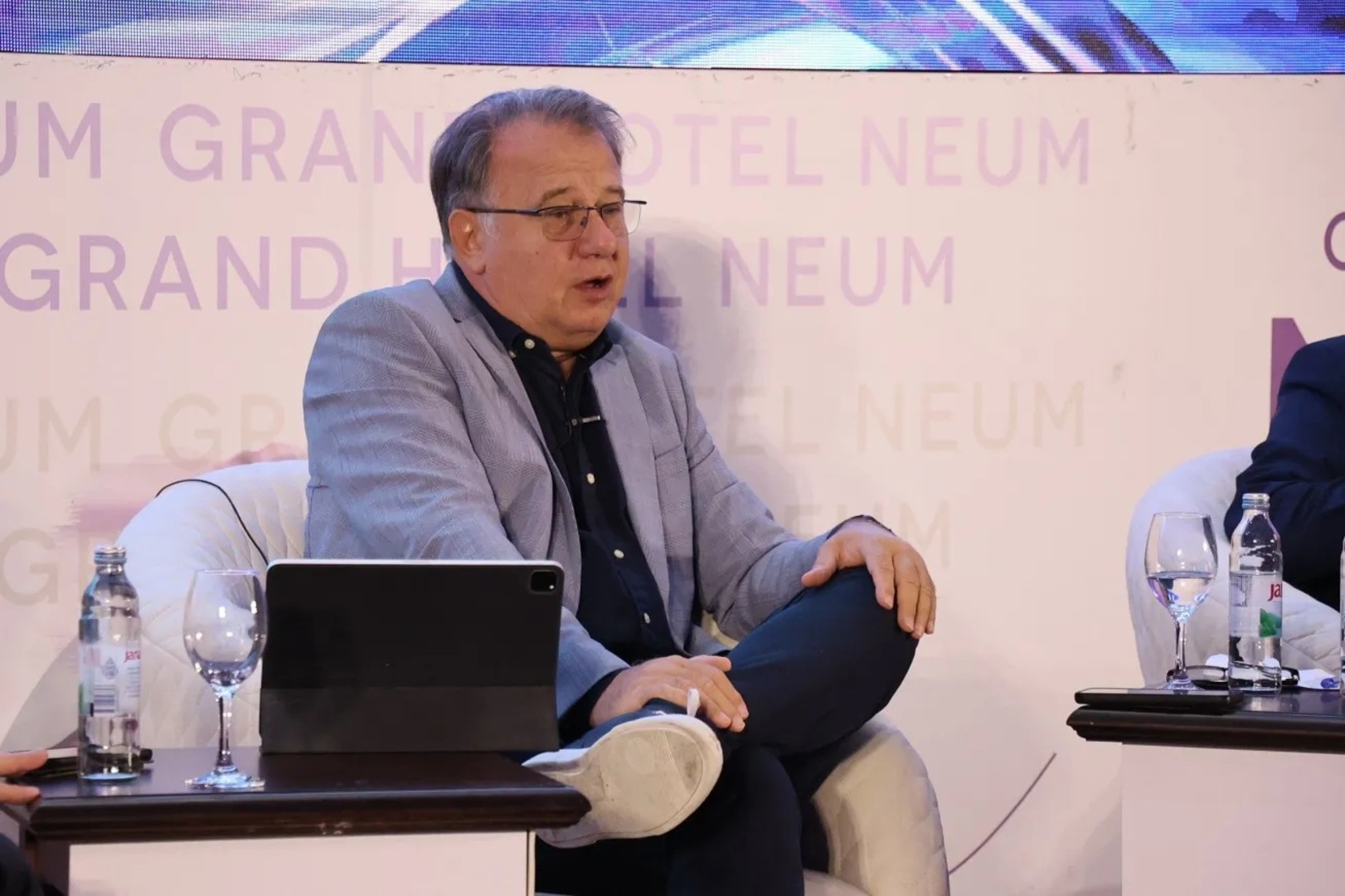 Nikšić: "Nećete pobijediti, borit ćemo se protiv vas svim silama" - slika 1