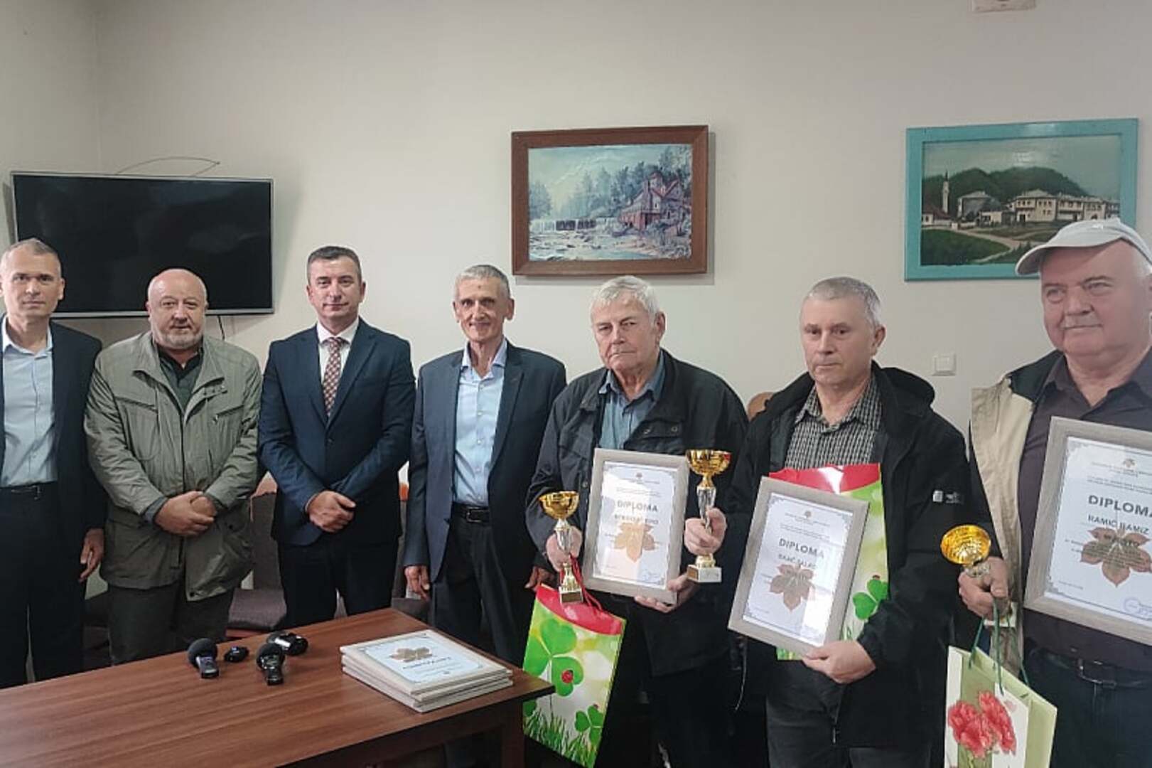 Osman Ćatić obilježio s penzionerima njihov dan - slika 1