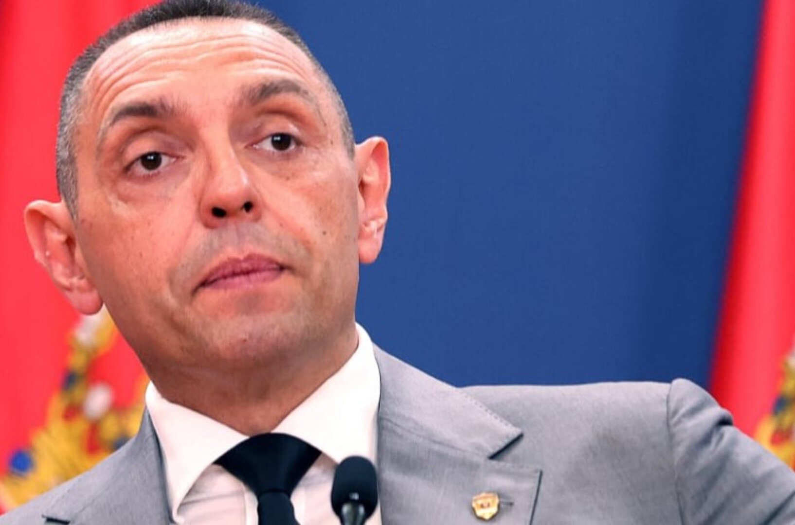 Vulin žestoko izvrijeđao studente koji su se okupili u Banjoj Luci: "Poselamio vas sve Naser Orić" - slika 1