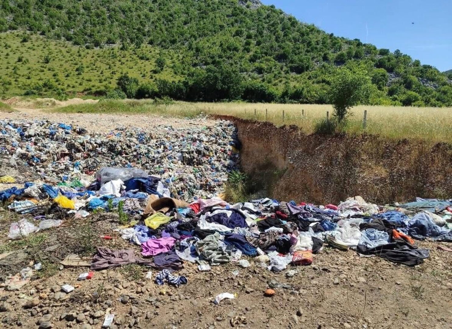Stolac: Gradske vlasti prkose naredbama F BiH. Divlje deponije uz bošnjačku imovinu - slika 1