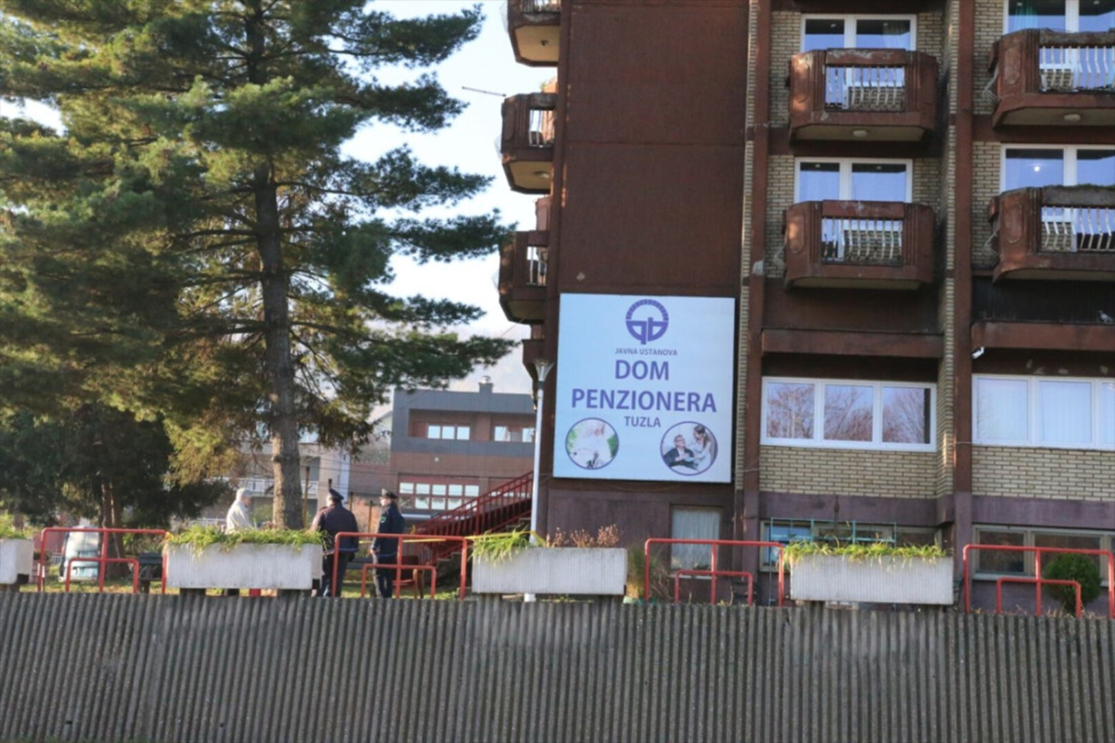 Još jedna žrtva požara u tuzlanskom Domu penzionera - slika 1
