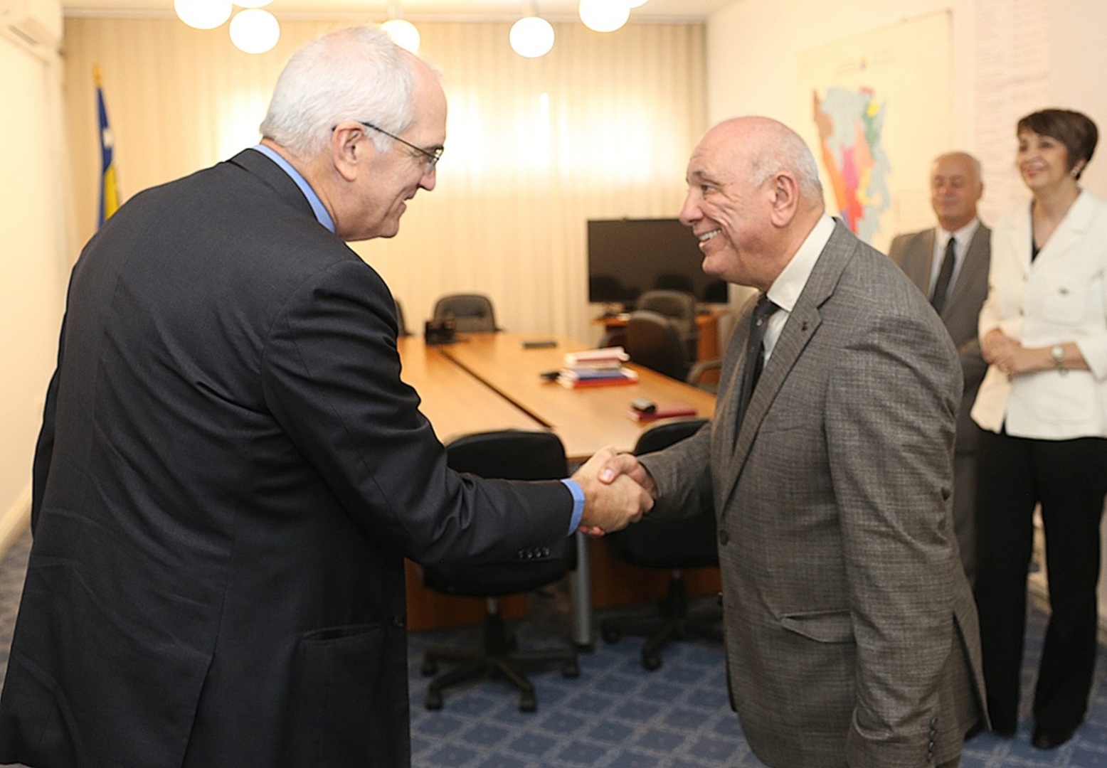 Ambasador Rick Holtzapple sa članovima CIK-a BiH o pripremama za prijevremene izbore u Rs i... - slika 1