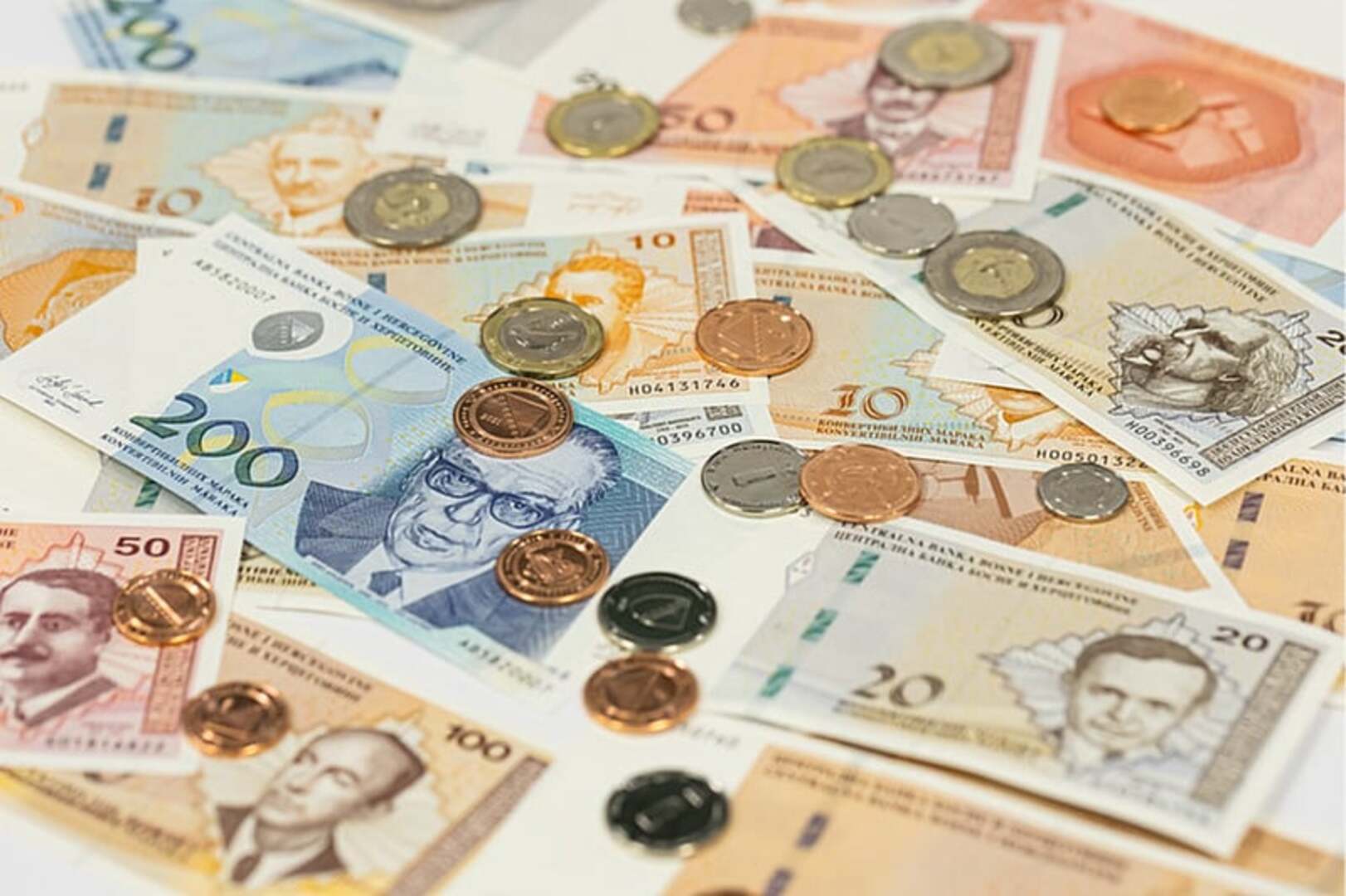 U septembru prosječna neto plata u FBiH 1.603 KM, bruto plata 2.502 KM - slika 1