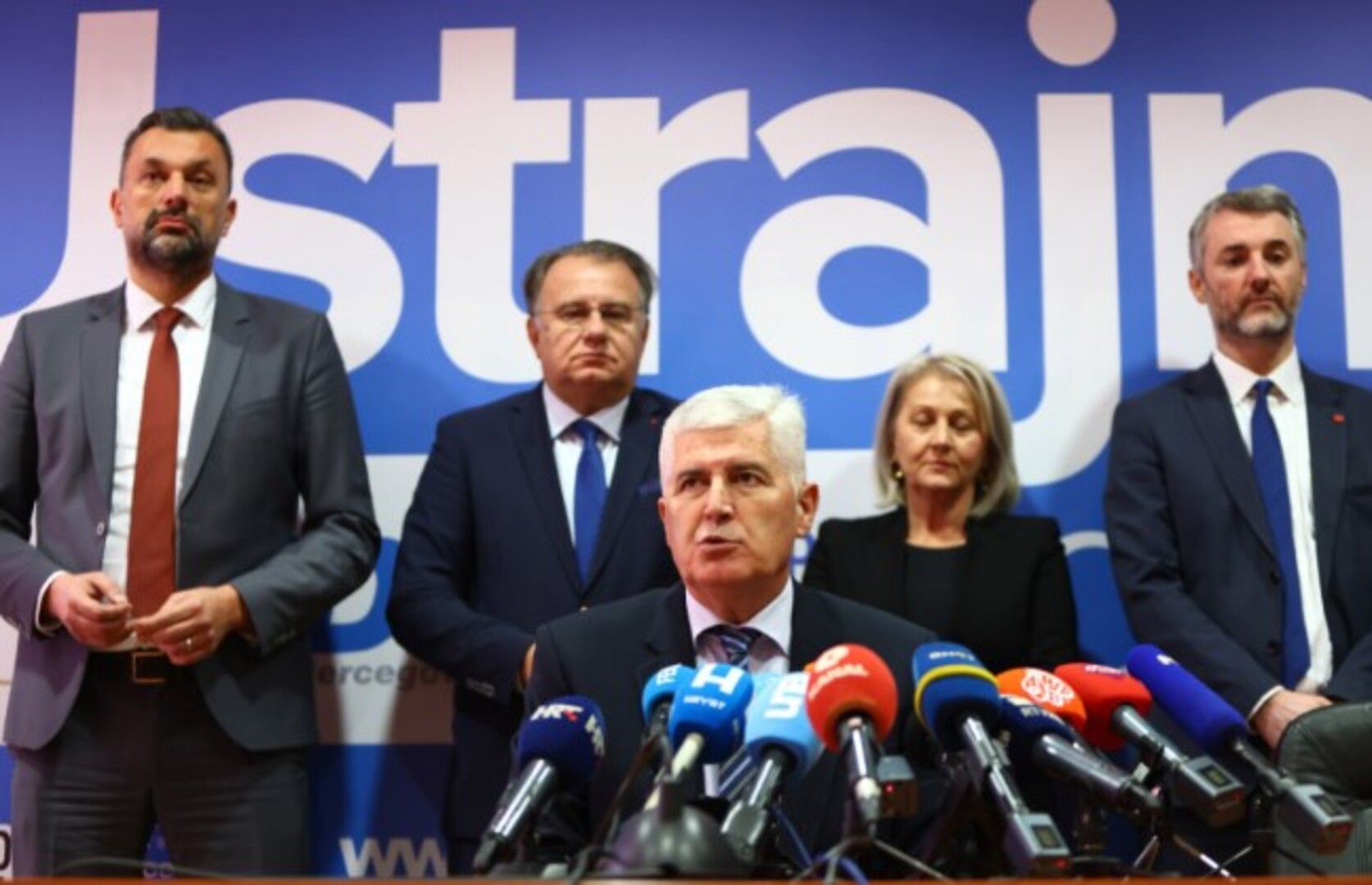 Vladajuća većina puca po šavovima, svaki nezavisni zastupnik postaje novi “kralj Federacije” - slika 1